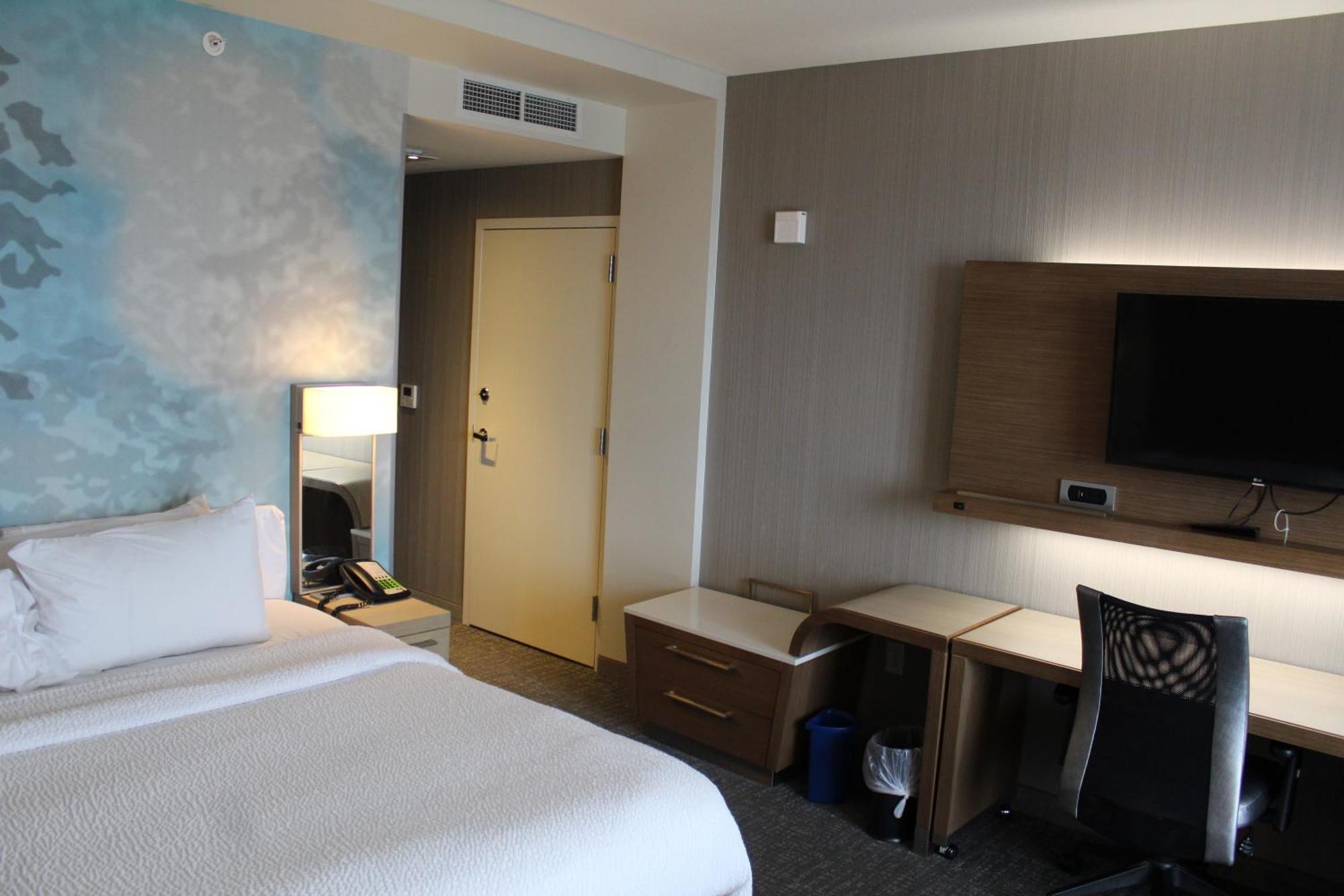 Courtyard By Marriott Muncie At Horizon Convention Center Hotel Exterior photo