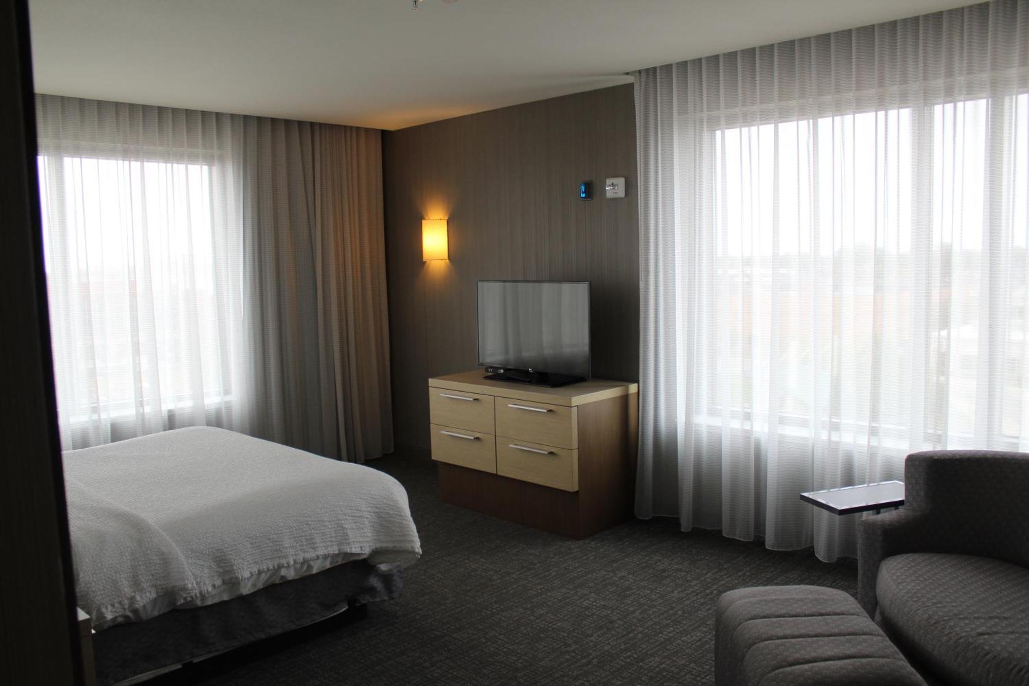 Courtyard By Marriott Muncie At Horizon Convention Center Hotel Exterior photo
